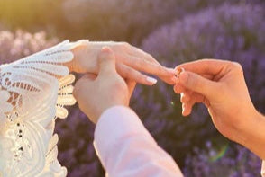 Ultimate Guide to Finding Her Ring Size: 25 Clever & Romantic Ideas