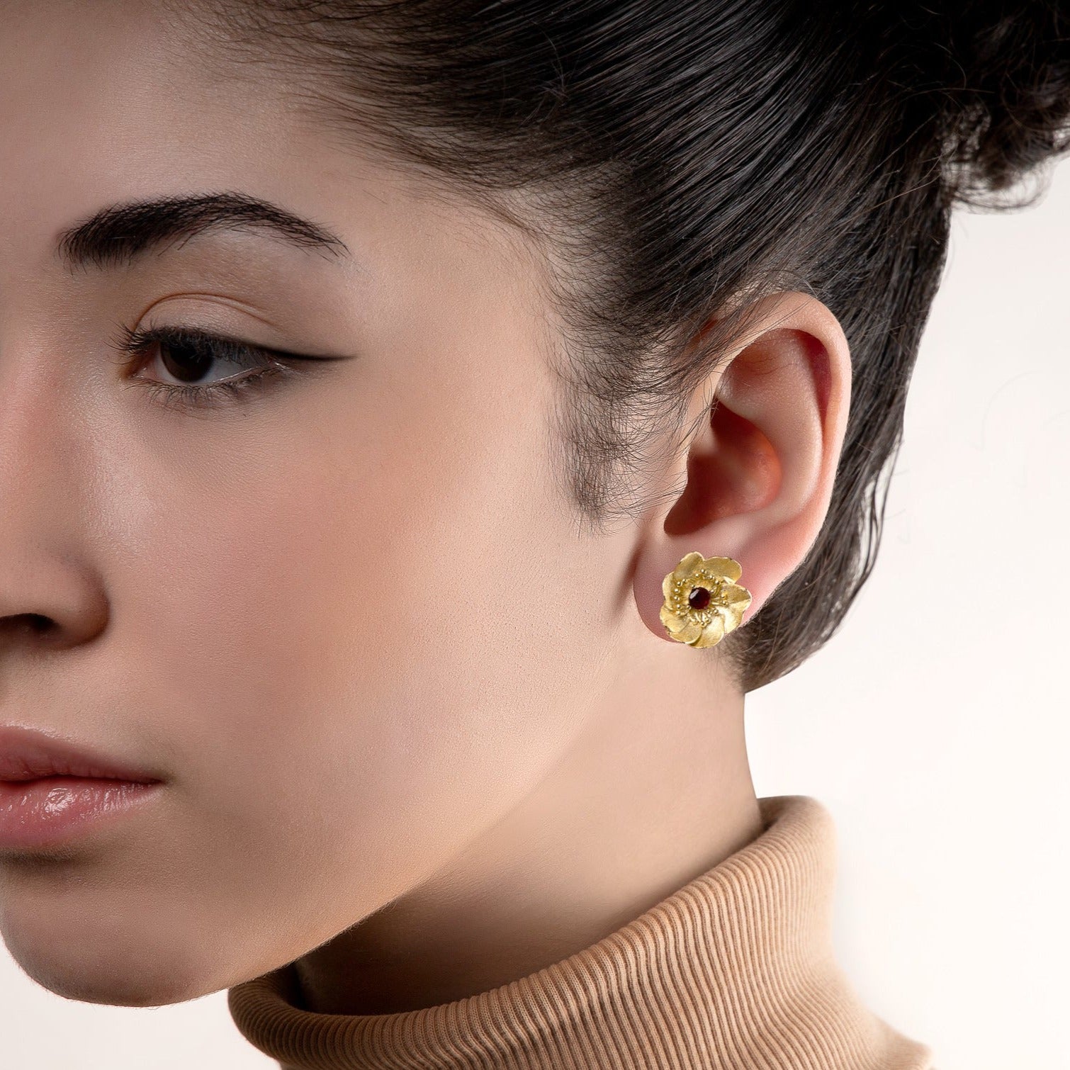 Gold Anemone Posts With Lab Ruby