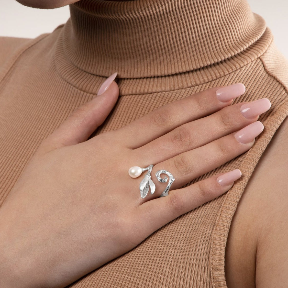 Lilly Pearl Tree Ring