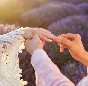 Ultimate Guide to Finding Her Ring Size: 25 Clever & Romantic Ideas