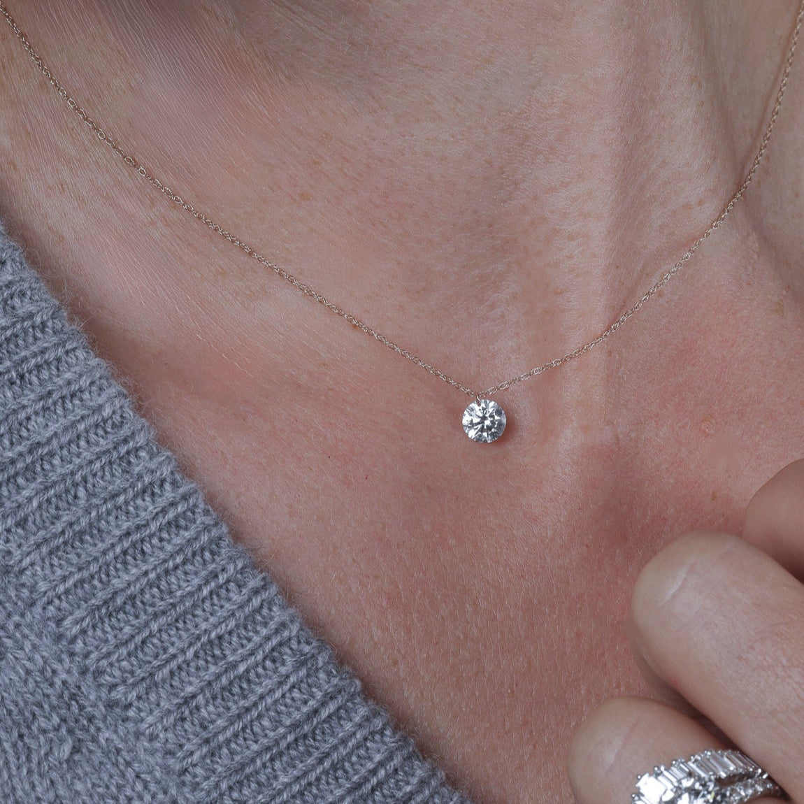 Floating diamond necklace 