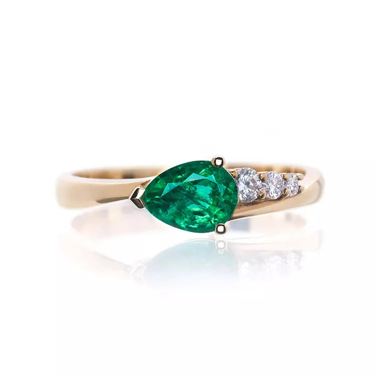 Pear Emerald Diamonds Ring